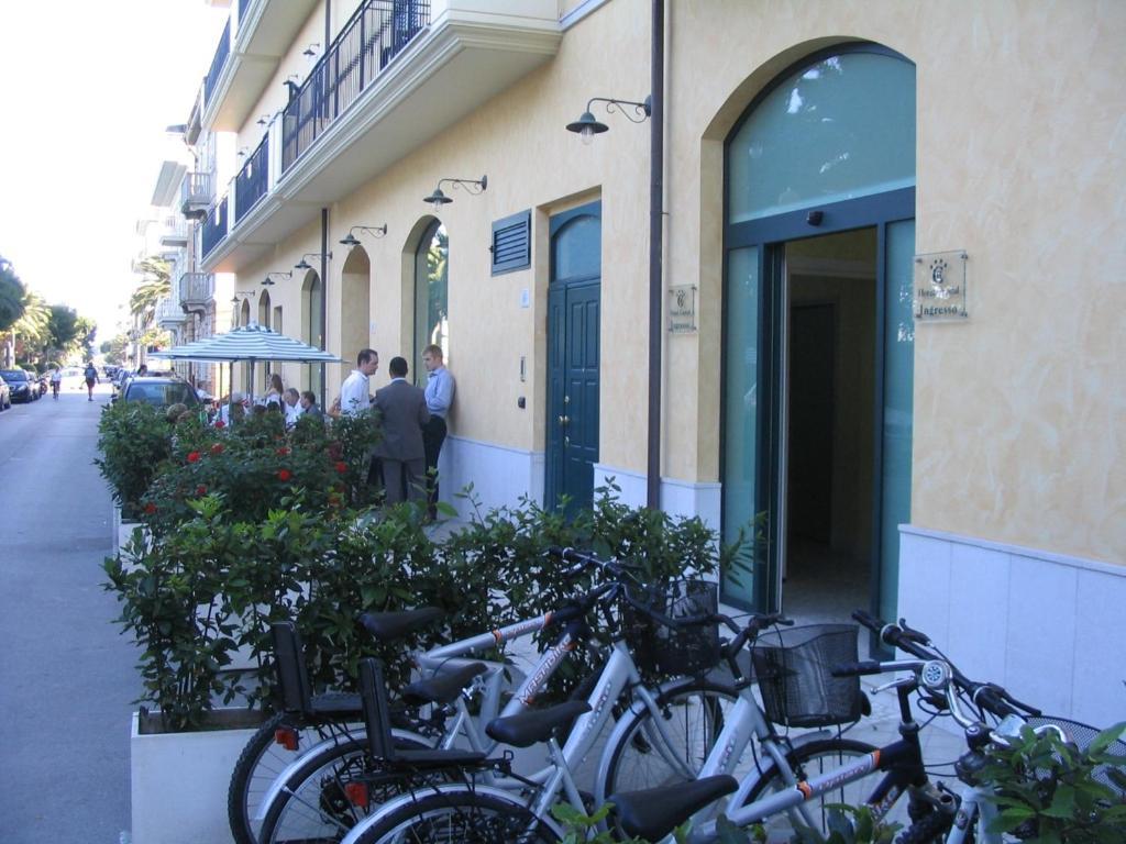 Hotel Capital Cupra Marittima Exterior foto